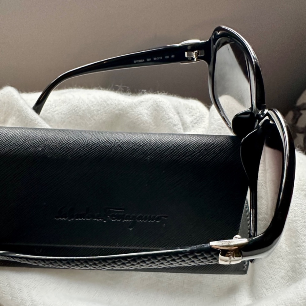 Salvatore Ferragamo Designer Sunglasses - Picture 3 of 6